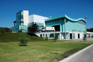 Un camion de déchet sort de l'usine de traitement Sinergie à Chavanod après avoir vider sa benne