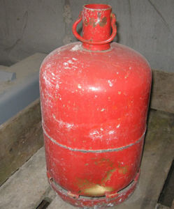 Une bouteille de gaz dans les déchets de SInergie